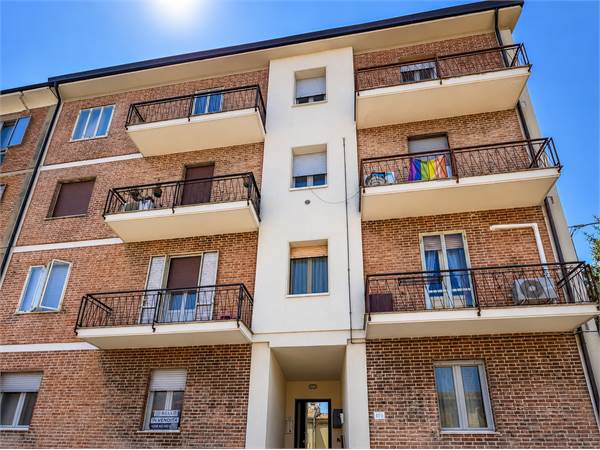 QUADRILOCALE VICINO AL CENTRO STORICO in ottimo stato