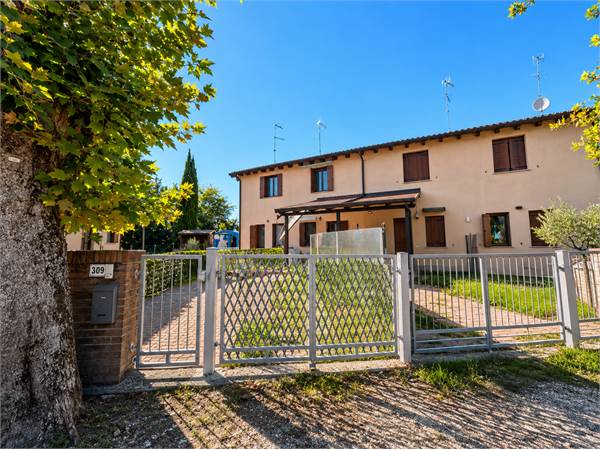 VILLETTA A SCHIERA DI RECENTE COSTRUZIONE